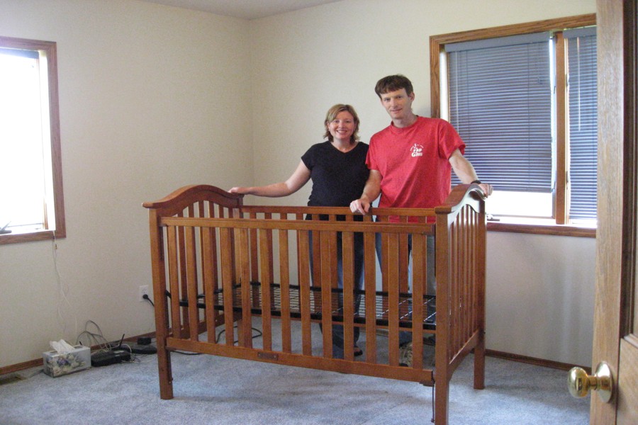 ../image/bill and julie assemble the crib 6.jpg